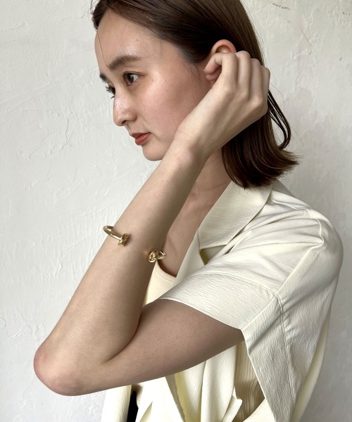 LIAN（リアン）の「ノットデザインバングル（バングル/リストバンド・レディース・シルバー/ゴールド・FREE）」の15枚目の写真