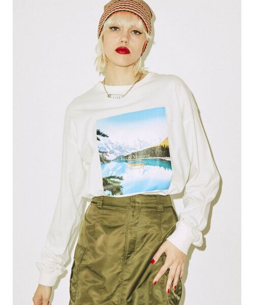 jouetie(ジュエティ)の「ネイチャーフォト ロンT(Tシャツ/カットソー・レディース・オフホワイト/ブラック/パープル・MEDIUM)」の2枚目の写真