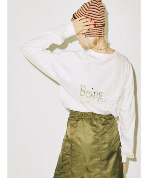 jouetie(ジュエティ)の「ネイチャーフォト ロンT(Tシャツ/カットソー・レディース・オフホワイト/ブラック/パープル・MEDIUM)」の13枚目の写真