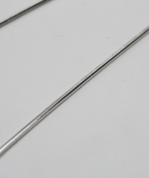 Geel(ギール)の「Geel/チューブスネークネックレス(ネックレス・レディース・シルバー/ゴールド・FREE)」の7枚目の写真