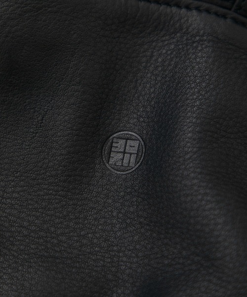 yorozu（ヨロズ）の「STUDIOUS別注 キリハナ防水巾着 30（ハンドバッグ・メンズ・ブラック・FREE）」の8枚目の写真