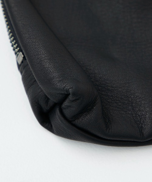 yorozu（ヨロズ）の「STUDIOUS別注 キリハナ防水巾着 30（ハンドバッグ・メンズ・ブラック・FREE）」の9枚目の写真