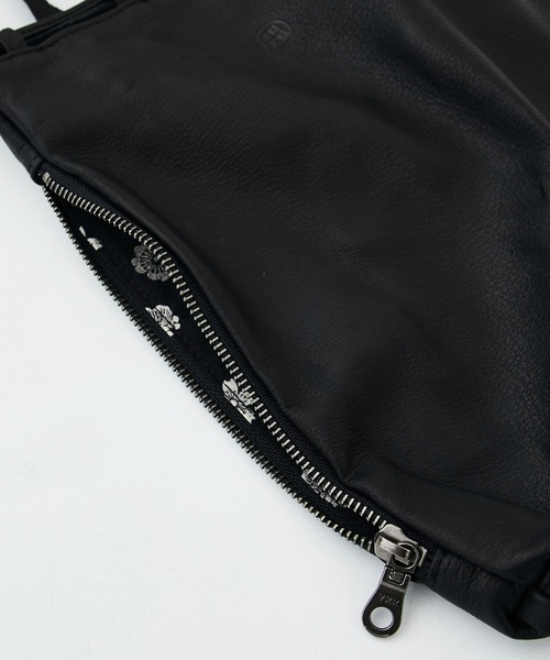 yorozu（ヨロズ）の「STUDIOUS別注 キリハナ防水巾着 30（ハンドバッグ・メンズ・ブラック・FREE）」の11枚目の写真