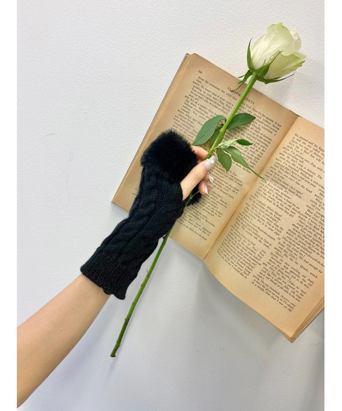 WC（ダブル シー）の「フェイクファーニットショートアームカバー（アームカバー・レディース・ホワイト/ブラック・FREE）」の17枚目の写真