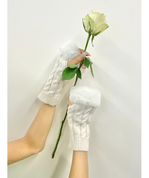 WC（ダブル シー）の「フェイクファーニットショートアームカバー（アームカバー・レディース・ホワイト/ブラック・FREE）」の19枚目の写真