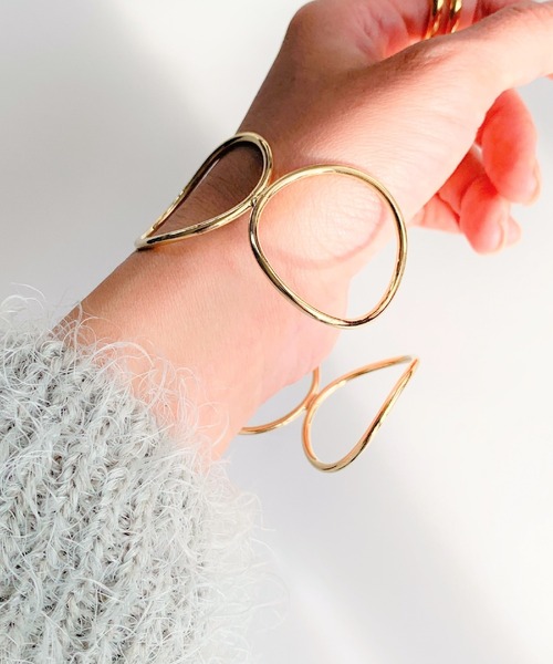 Q（キュー）の「クロスブレスレット（ブレスレット・レディース・ゴールド/シルバー・ONE SIZE）」の2枚目の写真