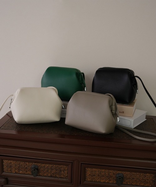 IAMUSE(アイアミューズ)の「【コロンとしたフォルムがかわいい♪】本革コンパクトショルダーバッグ S0754【IAMUSE】(ショルダーバッグ・レディース・グリーン/グレイッシュベージュ/アイボリー/ブラック/ベージュ/グリーン系その他/ライラック・FREE)」の8枚目の写真