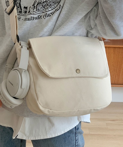 新品同様 COACH ショルダーバッグ クリーム色 キャンバス素材 新品同様 COACH ショルダーバッグ クリーム色 キャンバス素材