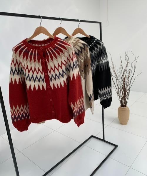 EDIT Gris（エディットグリ）の「求心柄ニットカーディガン（ニット/セーター・レディース・ブラック/レッド/アイボリー・FREE）」の22枚目の写真