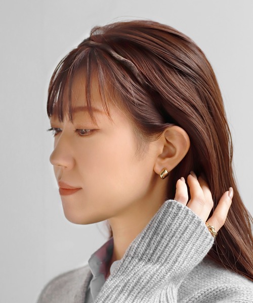 ANEMONE（アネモネ）の「ベロアウェーブスリムカチューシャ（カチューシャ・レディース・ブラック/ブラウン/カーキ/グレー/ベージュ・FREE）」の4枚目の写真