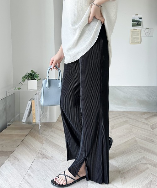 大人の魅力。センタースリットプリーツパンツ