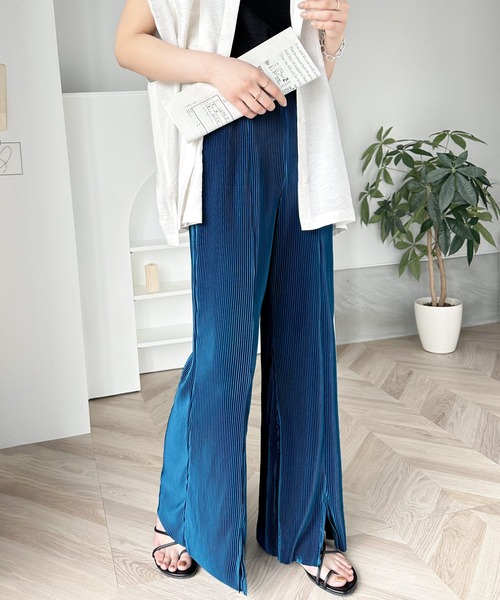 大人の魅力。センタースリットプリーツパンツ