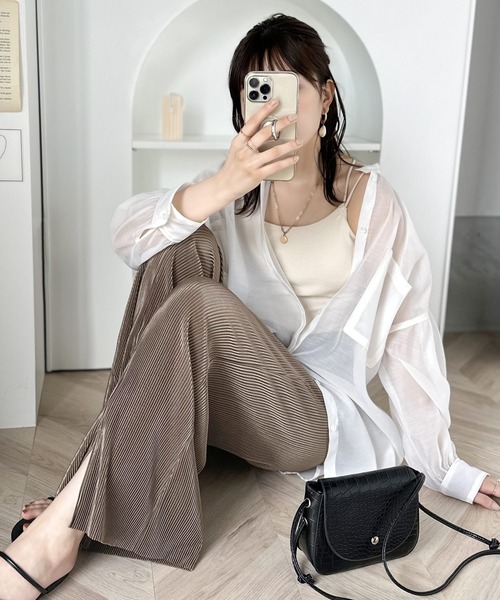 大人の魅力。センタースリットプリーツパンツ