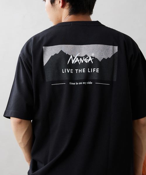 NANGA(ナンガ)の「【NANGA × relume】別注 "LIVE THE LIFE" Tシャツ(Tシャツ/カットソー・メンズ・ブラック/グレー/ホワイト×ホワイト・SMALL/MEDIUM/LARGE)」の2枚目の写真