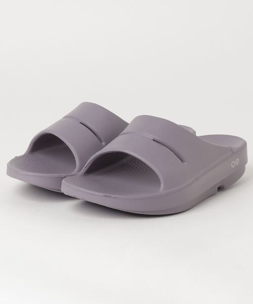 OOFOS（ウーフォス）の「OOFOS/ウーフォス Ooahh リカバリーサンダル　WOMENS ウィメンズ（サンダル・レディース・ブラック/パープル・23.0/25.0/24.0）」の2枚目の写真