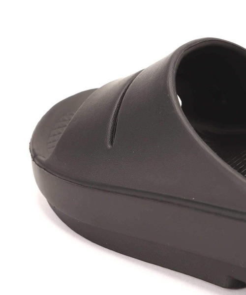 OOFOS（ウーフォス）の「OOFOS/ウーフォス Ooahh リカバリーサンダル　WOMENS ウィメンズ（サンダル・レディース・ブラック/パープル・23.0/25.0/24.0）」の15枚目の写真