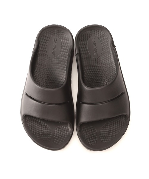 OOFOS（ウーフォス）の「OOFOS/ウーフォス Ooahh リカバリーサンダル　WOMENS ウィメンズ（サンダル・レディース・ブラック/パープル・23.0/25.0/24.0）」の9枚目の写真