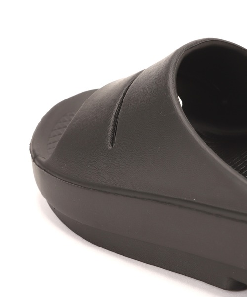 OOFOS（ウーフォス）の「OOFOS/ウーフォス Ooahh リカバリーサンダル　WOMENS ウィメンズ（サンダル・レディース・ブラック/パープル・23.0/25.0/24.0）」の7枚目の写真