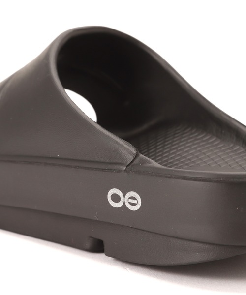 OOFOS（ウーフォス）の「OOFOS/ウーフォス Ooahh リカバリーサンダル　WOMENS ウィメンズ（サンダル・レディース・ブラック/パープル・23.0/25.0/24.0）」の12枚目の写真