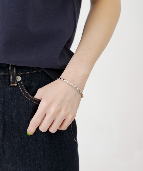 URBAN RESEARCH Sonny Label(アーバンリサーチサニーレーベル)の「メタルナローバングル(バングル/リストバンド・レディース・ゴールド/シルバー・ONE)」の1枚目の写真