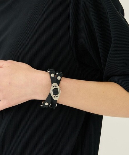 TOGA（トーガ）の「Beads leather bangle（バングル/リストバンド