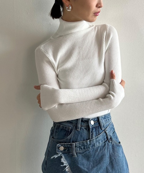 Kotoe(コトエ)の「【10色展開】 テレコリブ タートルネックレディース ニット(長袖)(ニット/セーター・レディース・イエロー/ブラウン/ブラック/アイボリー/グリーン/レッド/ネイビー/グレー/ベージュ/ホワイト・FREE)」の2枚目の写真