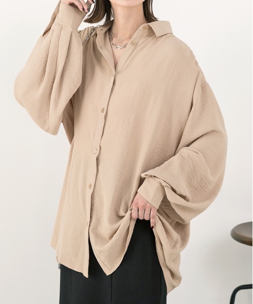 ad thie(アドティエ)の「シャリ布帛 ビッグシャツ(シャツ/ブラウス・レディース・ベージュ/アイボリー/ブラウン/ブラック/オフホワイト・MEDIUM/LARGE)」の1枚目の写真