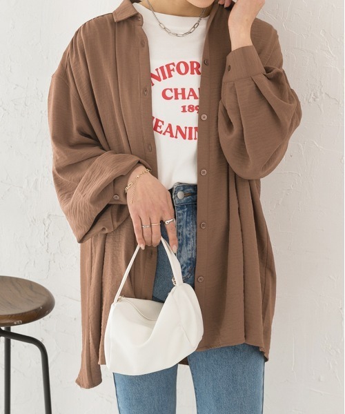 ad thie(アドティエ)の「シャリ布帛 ビッグシャツ(シャツ/ブラウス・レディース・ベージュ/アイボリー/ブラウン/ブラック/オフホワイト・MEDIUM/LARGE)」の4枚目の写真