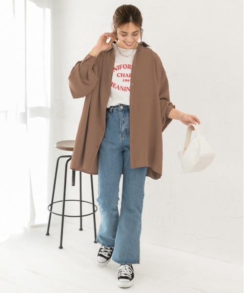ad thie(アドティエ)の「シャリ布帛 ビッグシャツ(シャツ/ブラウス・レディース・ベージュ/アイボリー/ブラウン/ブラック/オフホワイト・MEDIUM/LARGE)」の17枚目の写真