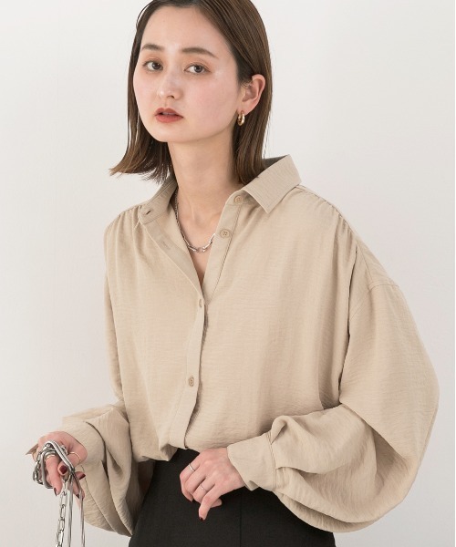 ad thie(アドティエ)の「シャリ布帛 ビッグシャツ(シャツ/ブラウス・レディース・ベージュ/アイボリー/ブラウン/ブラック/オフホワイト・MEDIUM/LARGE)」の18枚目の写真