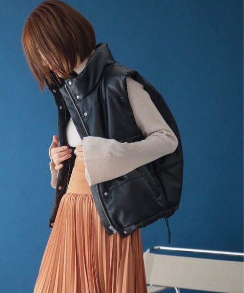 新品 ReMIT フェイクレザーダウンベスト ReMIT（レミット）の「フェイクレザーダウンベスト（ダウン
