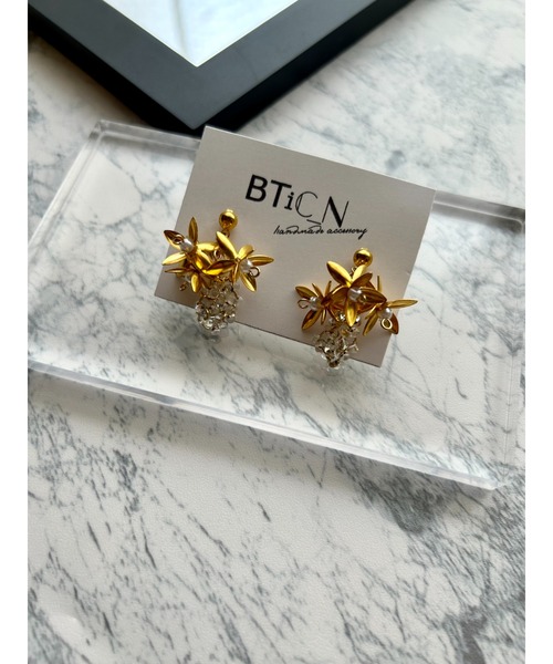 tone（トーン）の「【BTiC_N】小粒のフラワーピアス(MA)（ピアス（両耳用）・レディース・ゴールド系その他・FREE）」の6枚目の写真