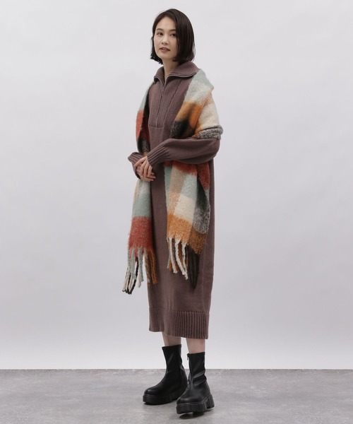 LAKOLE（ラコレ）の「ハーフジップニットワンピース / 982203（ワンピース・レディース・ライトベージュ/ネイビー/モカ・MEDIUM/SMALL）」の4枚目の写真