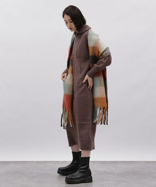 LAKOLE（ラコレ）の「ハーフジップニットワンピース / 982203（ワンピース・レディース・ライトベージュ/ネイビー/モカ・MEDIUM/SMALL）」の5枚目の写真