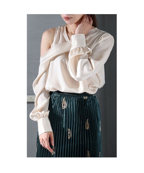 Sawa a la mode（サワアラモード）の「ニュアンスデザインブラウス（シャツ/ブラウス・レディース・ベージュ・FREE）」の3枚目の写真