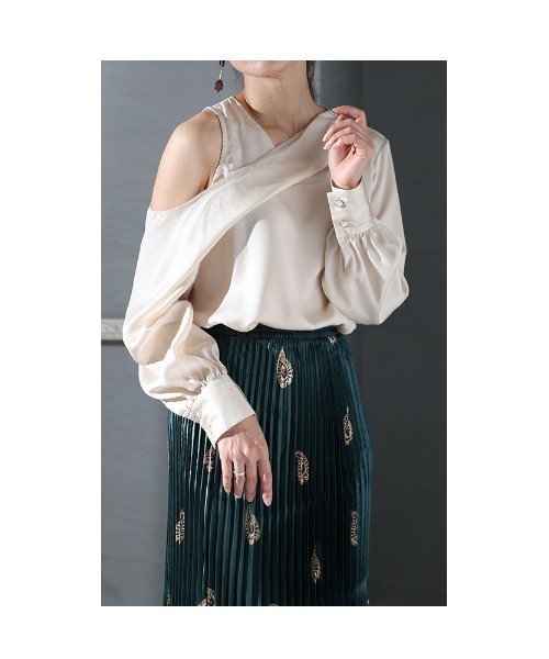 Sawa a la mode（サワアラモード）の「ニュアンスデザインブラウス（シャツ/ブラウス・レディース・ベージュ・FREE）」の10枚目の写真