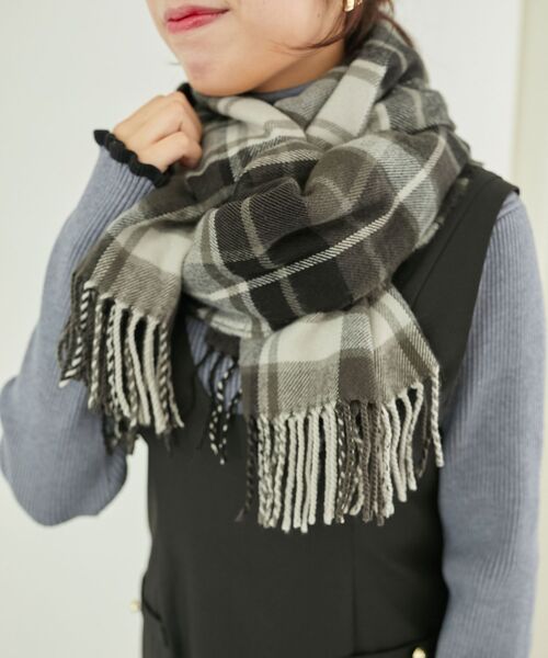 MAJESTIC LEGON（マジェスティックレゴン）の「アソートチェックマフラー（マフラー・レディース・ブラウン系その他2/ブラック系その他/ベージュ系その他2・FREE）」の2枚目の写真
