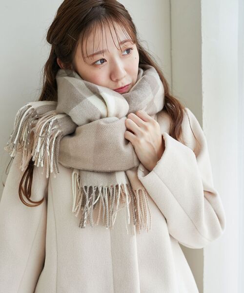 MAJESTIC LEGON（マジェスティックレゴン）の「アソートチェックマフラー（マフラー・レディース・ブラウン系その他2/ブラック系その他/ベージュ系その他2・FREE）」の5枚目の写真