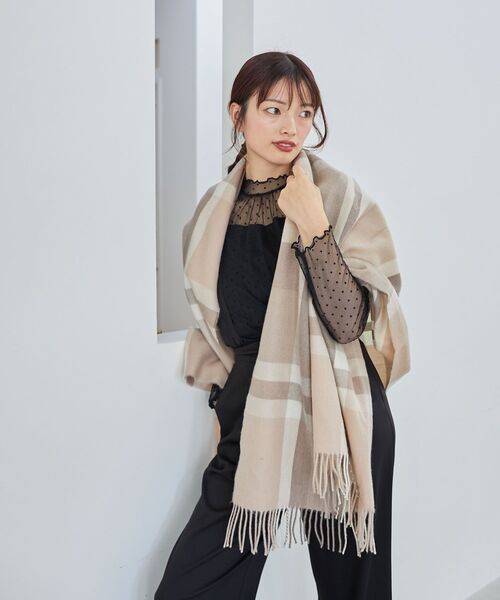 MAJESTIC LEGON（マジェスティックレゴン）の「アソートチェックマフラー（マフラー・レディース・ブラウン系その他2/ブラック系その他/ベージュ系その他2・FREE）」の6枚目の写真