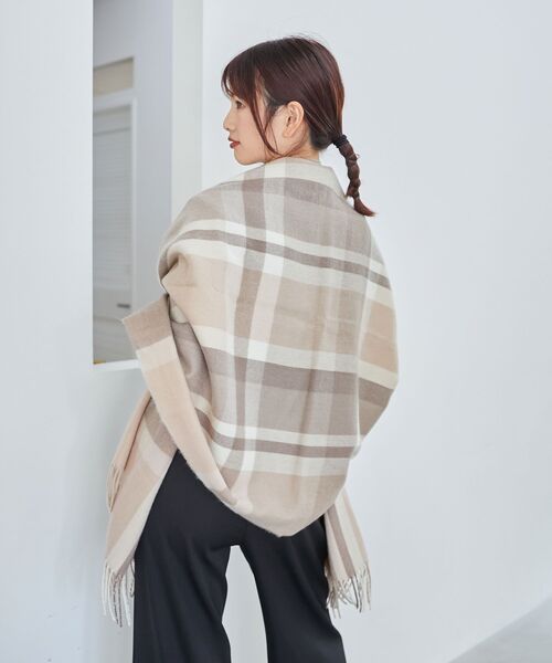 MAJESTIC LEGON（マジェスティックレゴン）の「アソートチェックマフラー（マフラー・レディース・ブラウン系その他2/ブラック系その他/ベージュ系その他2・FREE）」の7枚目の写真