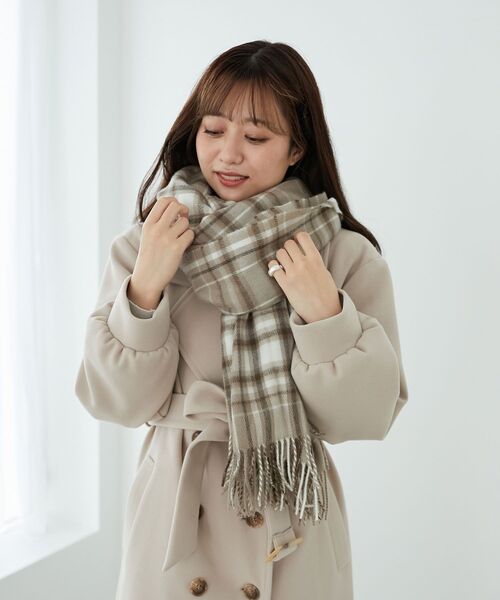 MAJESTIC LEGON（マジェスティックレゴン）の「アソートチェックマフラー（マフラー・レディース・ブラウン系その他2/ブラック系その他/ベージュ系その他2・FREE）」の8枚目の写真