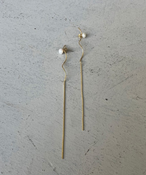 cheriella（シェリエラ）の「【cheriella】うねうねロングパールピアス WAVY LONG PEARL EARRINGS（ピアス（両耳用）・レディース・シルバー/ゴールド・FREE）」の8枚目の写真