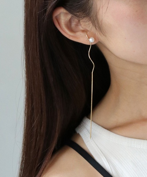 cheriella（シェリエラ）の「【cheriella】うねうねロングパールピアス WAVY LONG PEARL EARRINGS（ピアス（両耳用）・レディース・シルバー/ゴールド・FREE）」の17枚目の写真