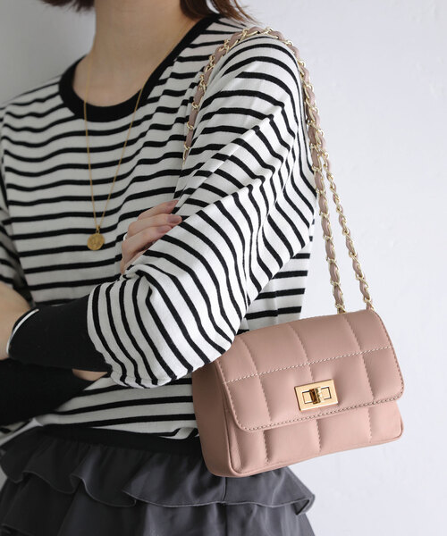 La TOTALITE(ラトータリテ)の「【MILOS/ミロス】別注スクエアキルトショルダーBAG(ショルダーバッグ・レディース・ブラック/シルバー/チャコールグレー/ピンク・FREE)」の3枚目の写真