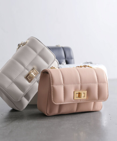 La TOTALITE(ラトータリテ)の「【MILOS/ミロス】別注スクエアキルトショルダーBAG(ショルダーバッグ・レディース・ブラック/シルバー/チャコールグレー/ピンク・FREE)」の13枚目の写真
