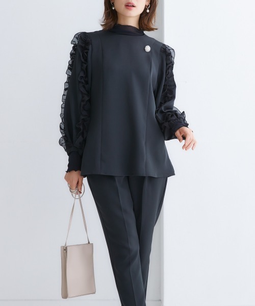 フリルブラウスセットアップ（フリル袖ブラウス+タックテーパード  