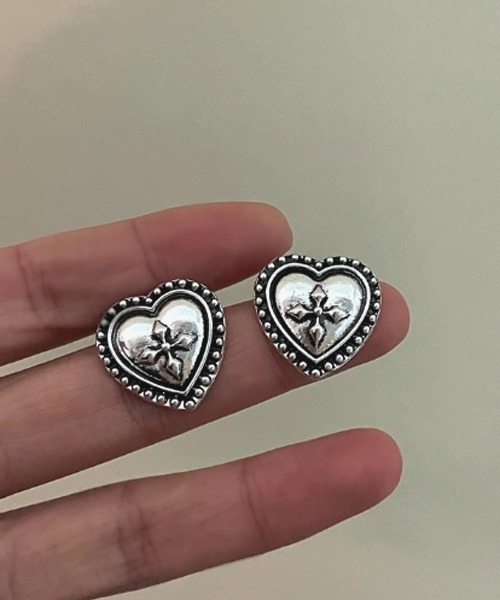 VIBGYOR Women（ヴィブジョー　ウィメン）の「【urge select】Y2K ヴィンテージ ハートモチーフ ピアス（ピアス（両耳用）・レディース・シルバー・FREE）」の2枚目の写真