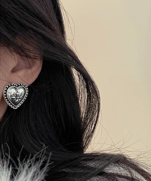 VIBGYOR Women（ヴィブジョー　ウィメン）の「【urge select】Y2K ヴィンテージ ハートモチーフ ピアス（ピアス（両耳用）・レディース・シルバー・FREE）」の4枚目の写真