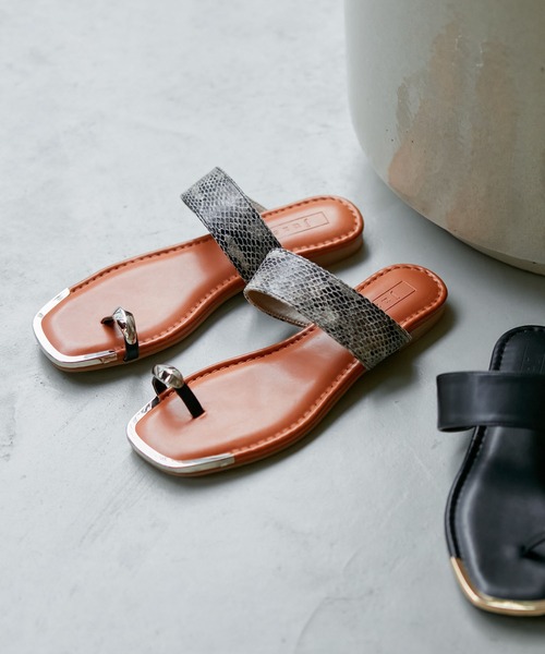 Juze（ジュゼ）の「リングメタルフラットサンダル（サンダル・レディース・ホワイト/ブラック/ベージュ系その他・S/M/L）」の3枚目の写真