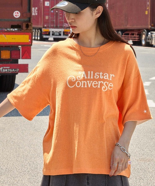 CONVERSE（コンバース）の「CONVERSE/コンバース ロゴプリント ロールアップカラー ネップスラブ半袖Tシャツ（Tシャツ/カットソー・レディース・オフホワイト/スミクロ/オレンジ・M）」の18枚目の写真